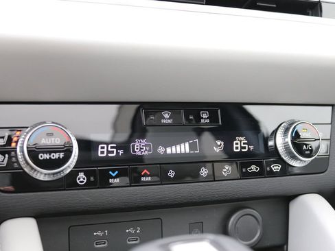 Used 2025 Mitsubishi Outlander AWD image 41