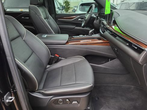 Used 2021 Cadillac Escalade ESV Premium Luxury AWD/4WD image 9
