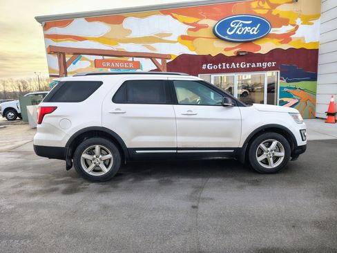 Used 2016 Ford Explorer XLT w/ Equipment Group 202A image 6