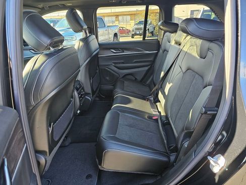 New 2026 Jeep Grand Cherokee Altitude image 15