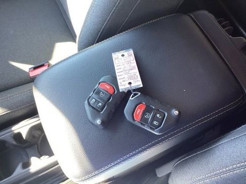 Used 2024 Jeep Wrangler Unlimited Sahara image 27