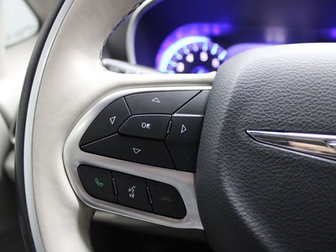 Used 2020 Chrysler Pacifica Limited FWD image 45