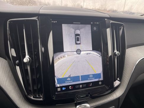 Used 2025 Volvo XC60 B5 Plus image 18