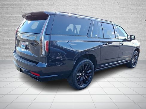 Used 2022 Cadillac Escalade ESV Sport Platinum image 4