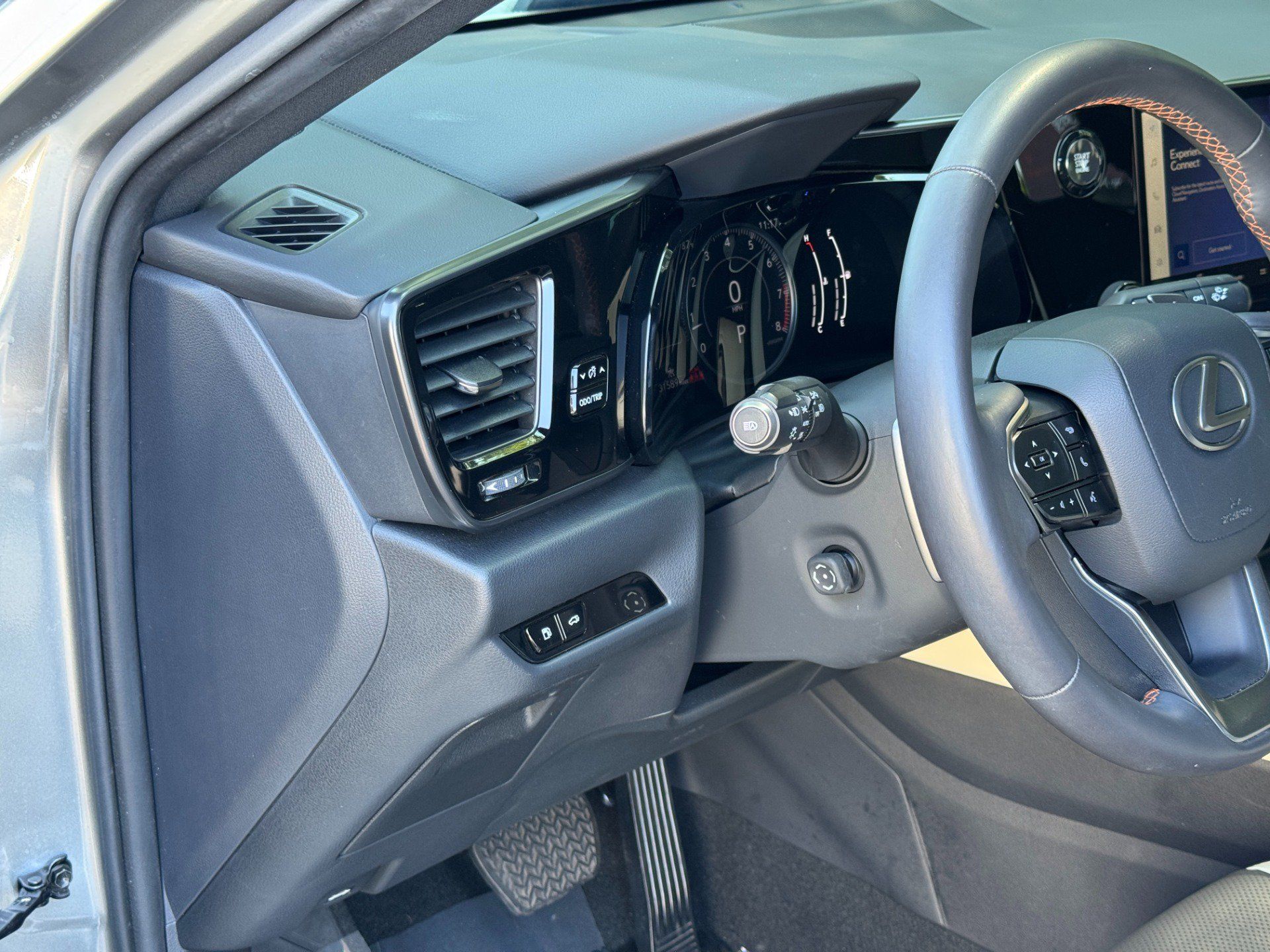 Used 2024 Lexus NX 250 FWD w/ Towing Package (2000 Lbs) image 31