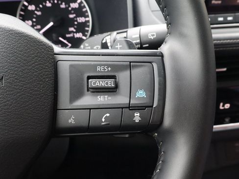 Used 2025 Nissan Rogue SV FWD image 27