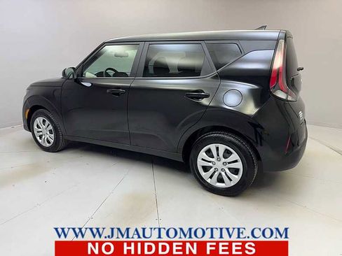 Used 2025 Kia Soul LX image 3