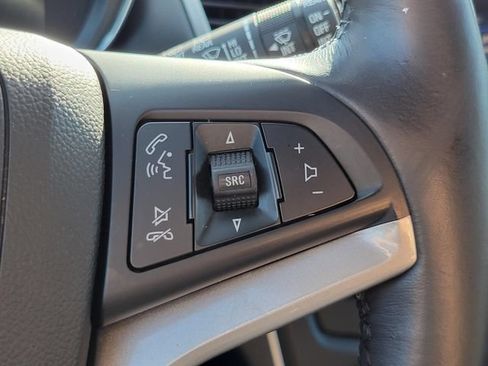 Used 2022 Chevrolet Trax LT w/ LT Convenience Package AWD/4WD image 16