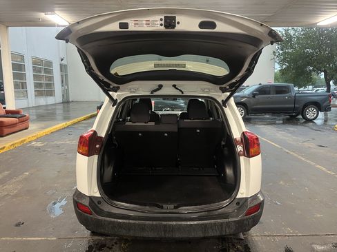 Used 2015 Toyota RAV4 XLE FWD image 11