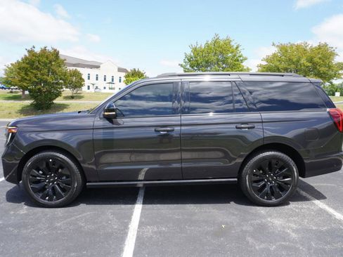 Used 2025 Ford Expedition Platinum w/ Stealth Appearance Package AWD/4WD image 9