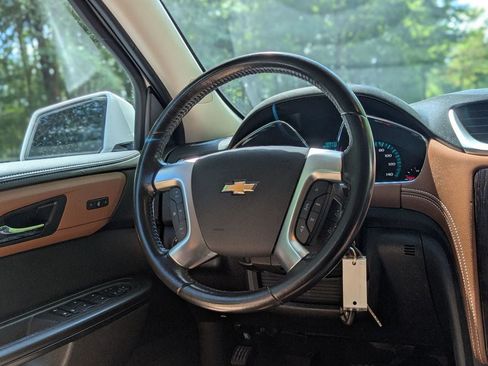 Used 2017 Chevrolet Traverse LT AWD/4WD image 23