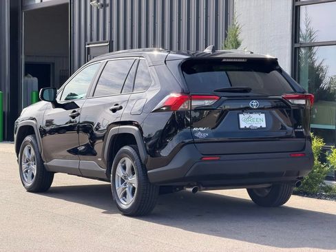 Used 2022 Toyota RAV4 LE AWD/4WD image 3