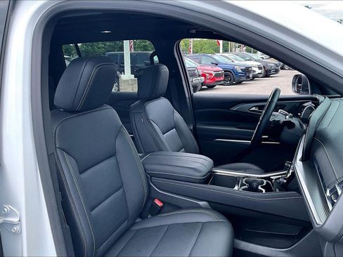 Used 2025 Chevrolet Traverse LT w/ Enhanced Driving Package AWD/4WD image 7