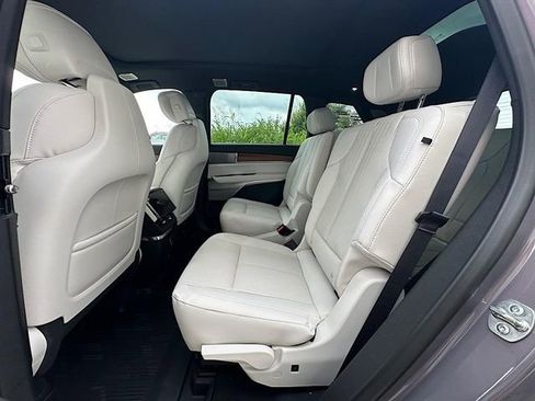 New 2026 Cadillac Vistiq Luxury image 15