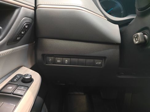Used 2021 Toyota Venza XLE w/ Carpet Mat Package (TMS) AWD/4WD image 21