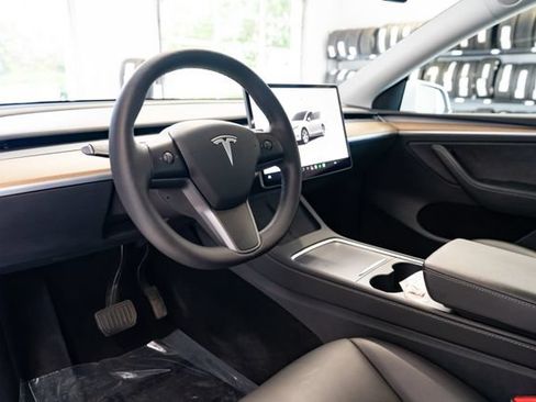 Used 2023 Tesla Model Y Long Range AWD/4WD image 24