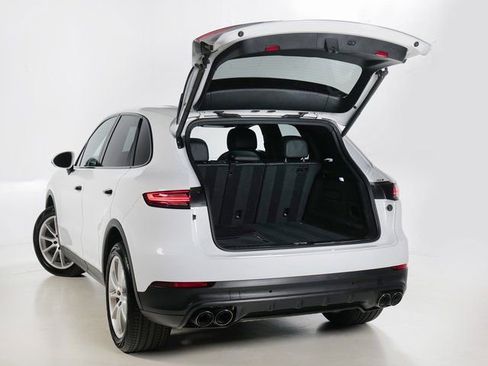 Certified 2019 Porsche Cayenne AWD/4WD image 32