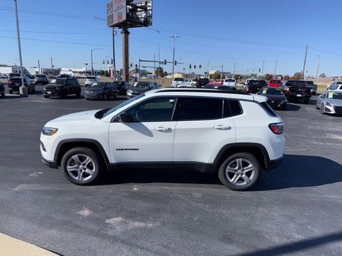 Used 2024 Jeep Compass Latitude image 6