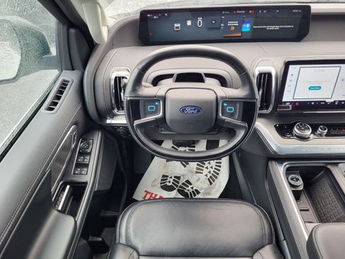 Used 2025 Ford Expedition Max Platinum AWD/4WD image 12