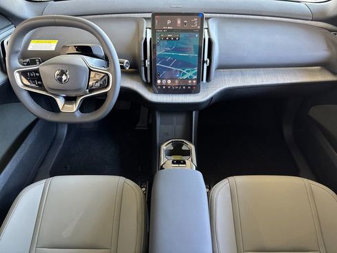 New 2025 Volvo EX30 Plus w/ Climate Package image 12