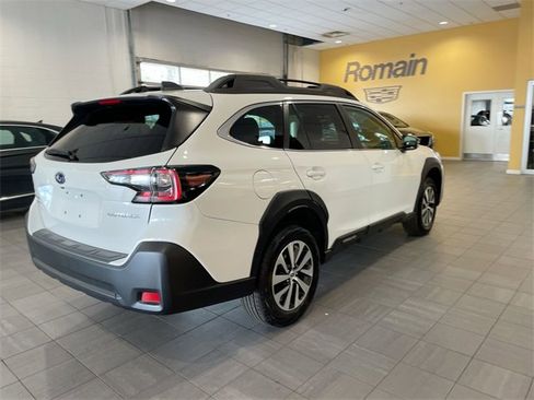 Certified 2025 Subaru Outback Premium image 5