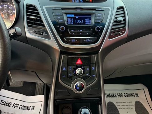 Used 2015 Hyundai Elantra SE image 13