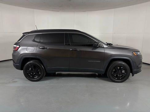 Used 2024 Jeep Compass Latitude AWD/4WD image 9