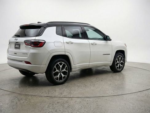 Used 2025 Jeep Compass Limited AWD/4WD image 9