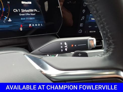 Used 2025 Chevrolet Equinox LT AWD/4WD image 25