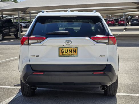 Used 2022 Toyota RAV4 XLE w/ Convenience Package FWD image 5