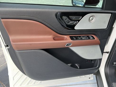 Used 2025 Lincoln Aviator Reserve w/ Equipment Group 201A AWD/4WD image 16