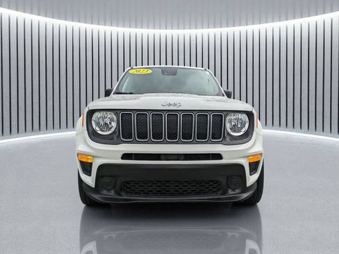 Used 2023 Jeep Renegade Latitude AWD/4WD image 9