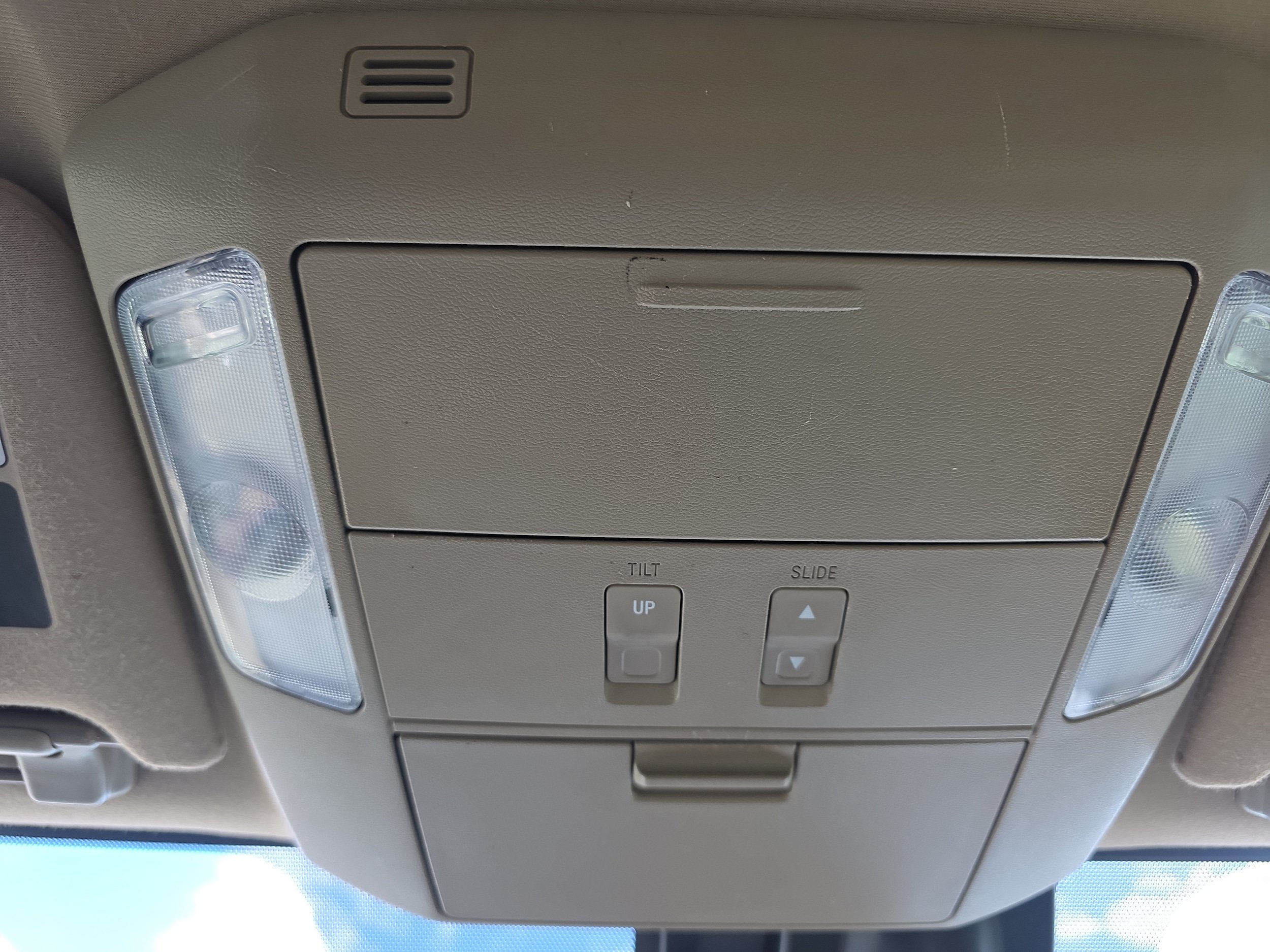 Used 2019 Toyota Sequoia Platinum w/ Carpet Mat Package (TMS) AWD/4WD image 40