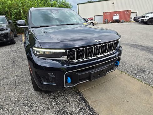 Used 2024 Jeep Grand Cherokee Overland w/ Advanced Protech Group III AWD/4WD image 11