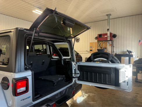 Used 2024 Jeep Wrangler Sport S w/ Convenience Group image 19