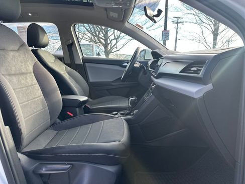 Certified 2022 Volkswagen Taos SE image 16