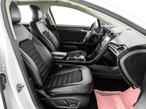 Used 2018 Ford Fusion SE w/ Equipment Group 201A FWD image 30