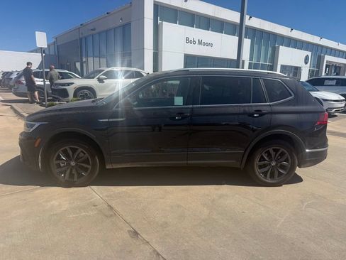 Used 2023 Volkswagen Tiguan SE FWD image 2