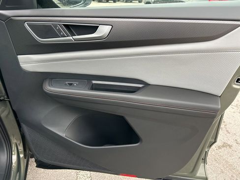 Used 2025 Volkswagen Atlas Peak Edition SE image 36