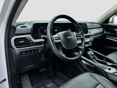 Used 2025 Kia Telluride EX w/ EX Captain's Chair Package FWD image 9