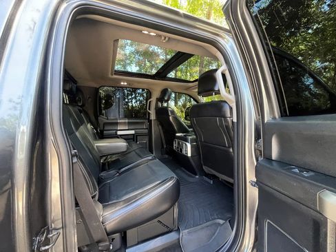 Used 2017 Ford F250 Lariat w/ Lariat Ultimate Package AWD/4WD image 21