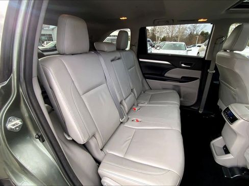 Used 2015 Toyota Highlander XLE image 19