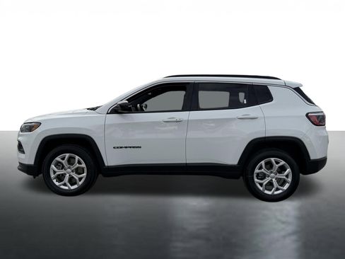 Used 2024 Jeep Compass Latitude AWD/4WD image 5
