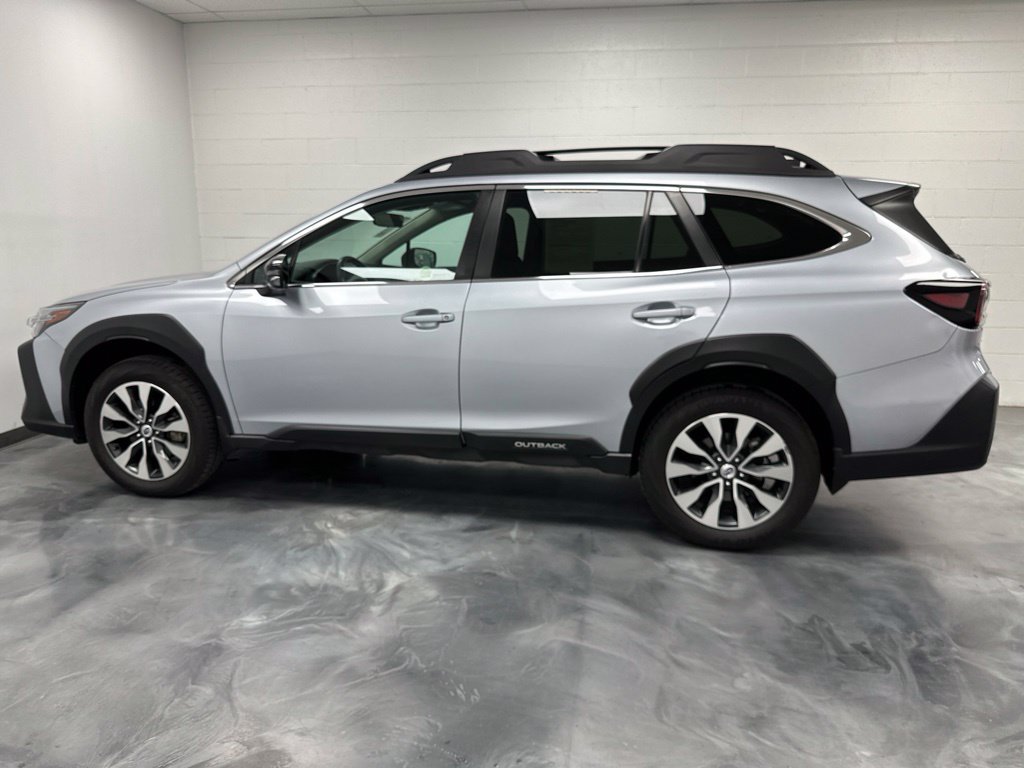 Used 2024 Subaru Outback Limited AWD/4WD image 12