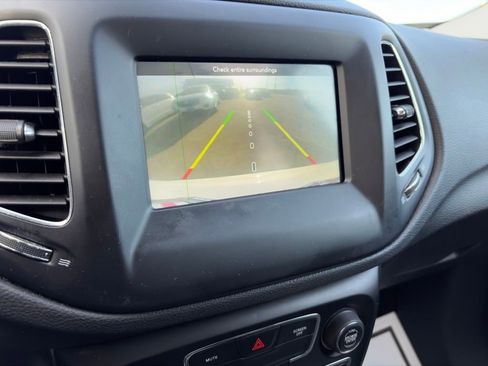 Used 2021 Jeep Compass Latitude image 27