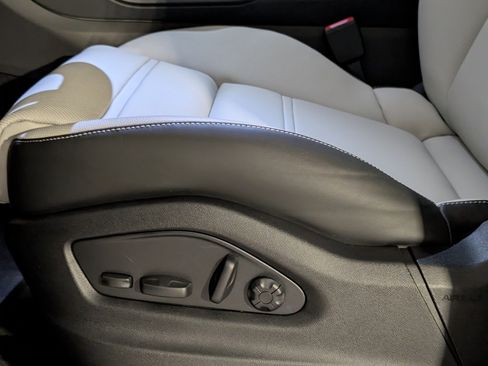 New 2026 Porsche Cayenne image 34