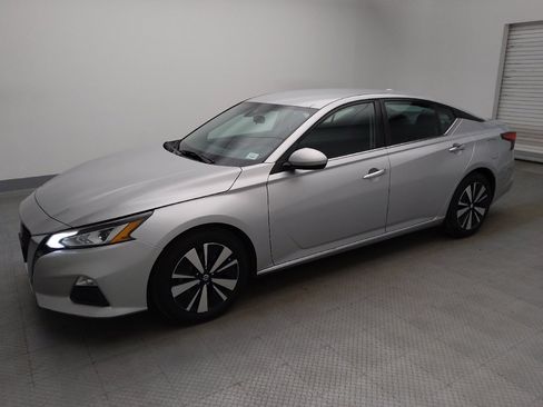 Used 2021 Nissan Altima 2.5 SV FWD image 3