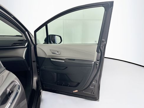 Used 2021 Toyota Sienna XLE image 34