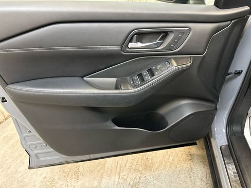 Certified 2025 Nissan Rogue SL w/ Tech Package image 27