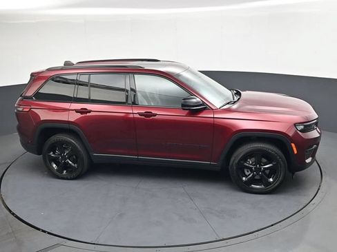 Used 2024 Jeep Grand Cherokee Altitude AWD/4WD image 22